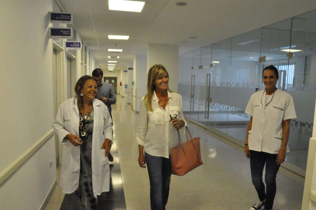 Marisa Fassi, durante una recorrida en el Hospital Regional (archivo)