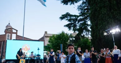 Tradición con música y danzas en la Plaza San Martín. Tradición con música y danzas en la Plaza San Martín.