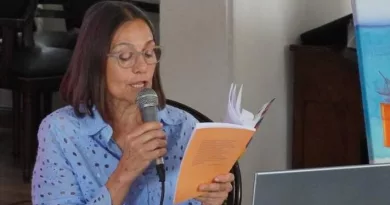 El Ciclo «Silencios y Voces» presenta “Infancias, niñeces y adolescencias…”, de Mirta Etcheverry.