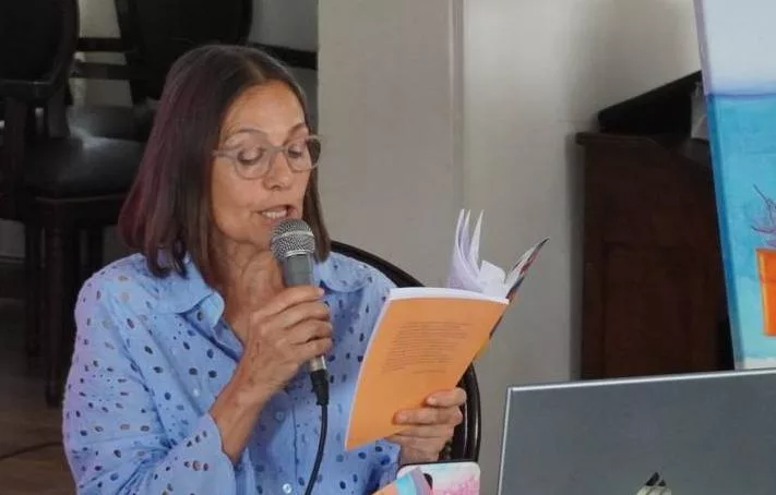 El Ciclo «Silencios y Voces» presenta “Infancias, niñeces y adolescencias…”, de Mirta Etcheverry.