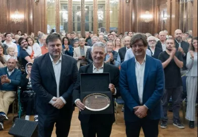 Gustavo López fue distinguido por la Legislatura y publicó una fuerte editorial sobre la actualidad del país.