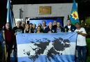 Cañuelas recordó a los héroes de Malvinas en una emotiva vigilia en Plaza Belgrano.
