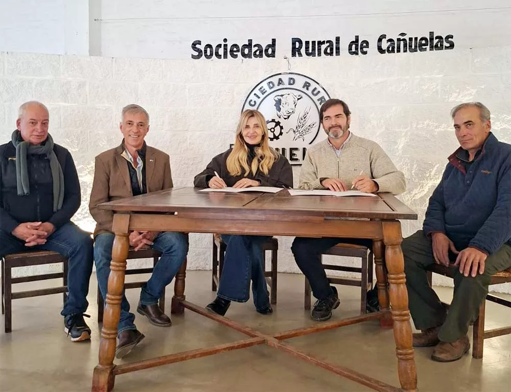 Convenio entre el Municipio y la Sociedad Rural para mejorar caminos rurales. Convenio entre el Municipio y la Sociedad Rural para mejorar caminos rurales.