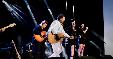 Palito Ortega llenó el Teatro Cañuelas en una noche cargada de clásicos y emoción. Palito Ortega llenó el Teatro Cañuelas en una noche cargada de clásicos y emoción.