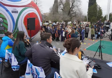 La Plaza del Mundial reunió a familias y chicos en una jornada de fútbol y encuentro