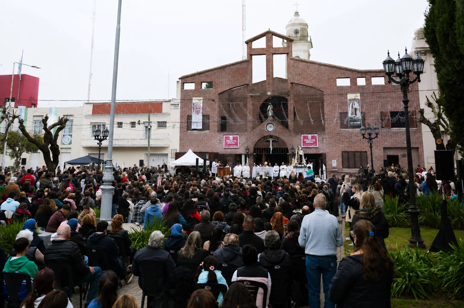 Corpus Christi reunió a la comunidad católica en una jornada de fe y reflexión en Cañuelas. Corpus Christi reunió a la comunidad católica en una jornada de fe y reflexión en Cañuelas.