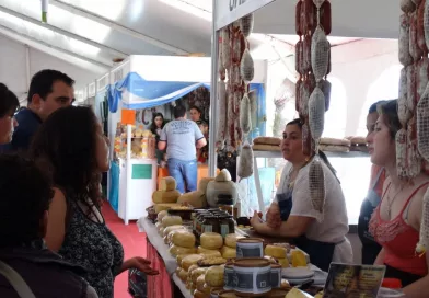 El impacto sociocultural de los fines de semana largos en la economía popular de Cañuelas. El impacto sociocultural de los fines de semana largos en la economía popular de Cañuelas.
