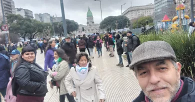 Marcha, lluvia y alegría. Marcha, lluvia y alegría.