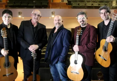 Las guitarras sensibles de Flores y Esteban Sarlenga en Cañuelas.