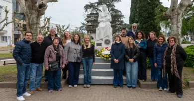 Cañuelas: homenaje a las madres en la Plaza San Martín. Cañuelas: homenaje a las madres en la Plaza San Martín.