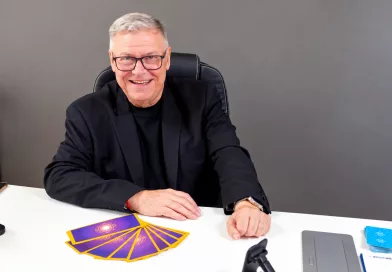 Gerardo Luján Mazzini: de Cañuelas a conquistar las redes, la televisión y el teatro de la mano del tarot. Gerardo Luján Mazzini: de Cañuelas a conquistar las redes, la televisión y el teatro de la mano del tarot.